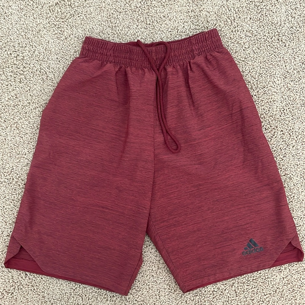 Men’s small Adidas climalite shorts.